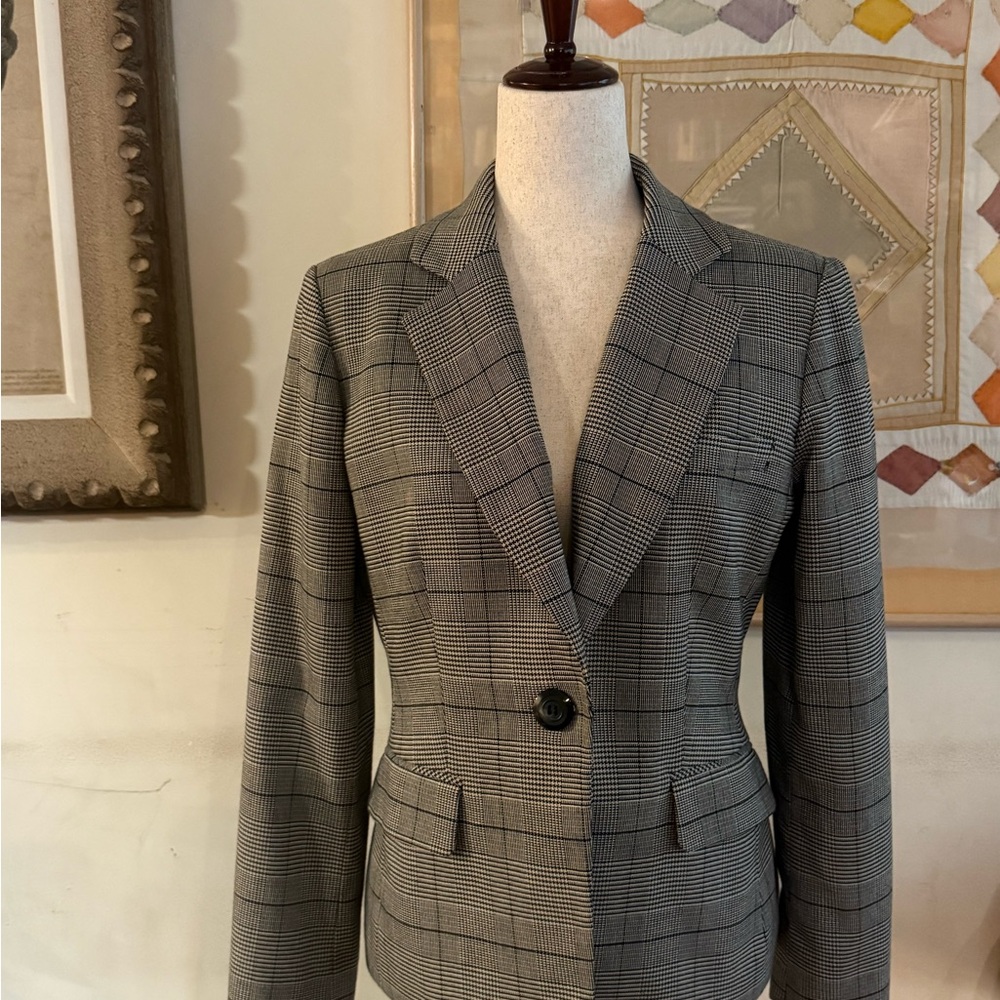 Jones New York Black and White Plaid Shit Jacket.